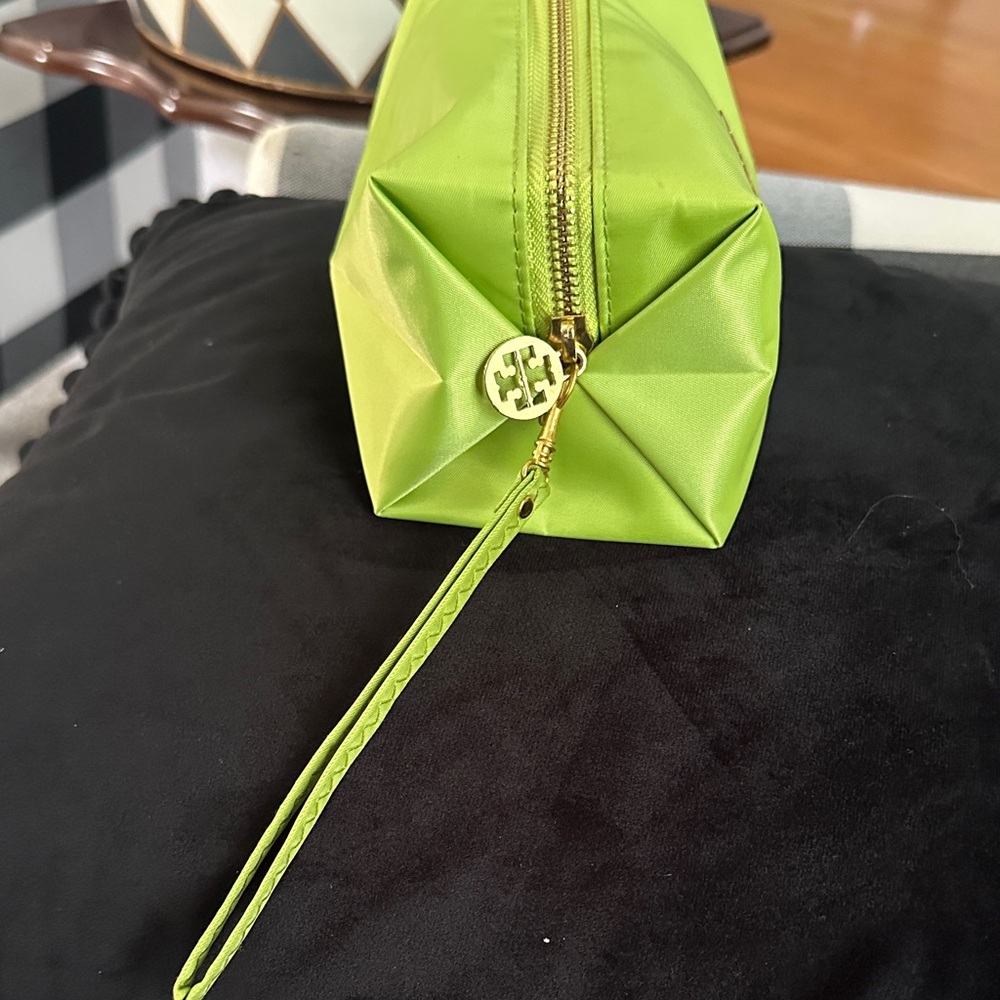 Tory Burch Vibrant Green Cosmetic Case - Picture 2 of 12
